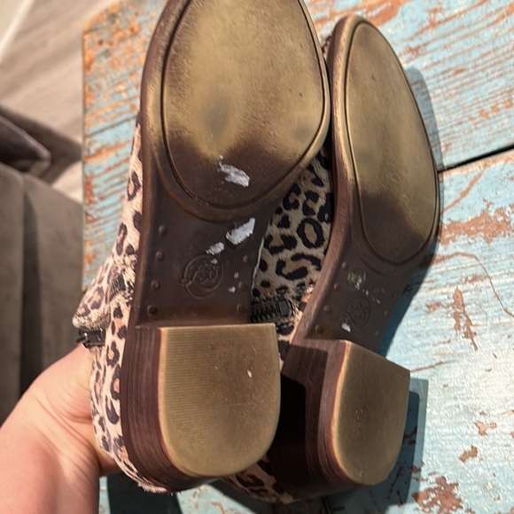 Lucky Brand Basel Leopard Printed Leather Side Zip Block Heel Ankle Booties SZ 6 - Picture 6 of 6
